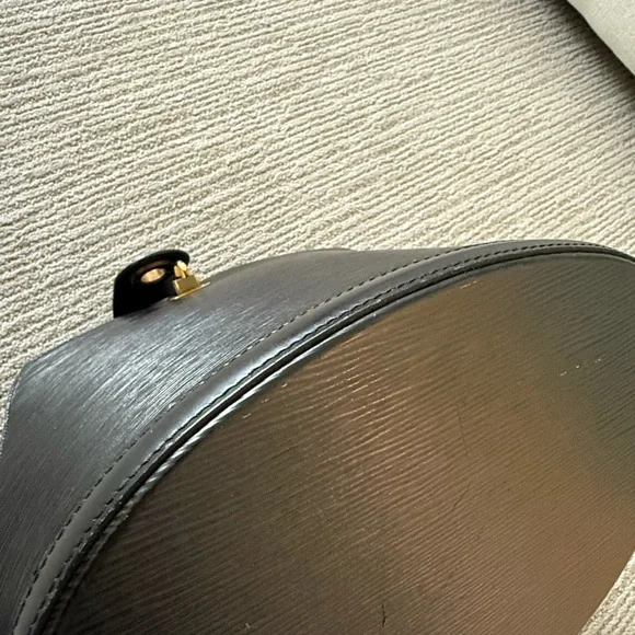NWOT *Authentic* Louis Vuitton Black Vintage Cluny Epi Leather Shoulder Bag - Picture 3 of 9
